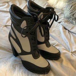 Poster Grl Super Fly Reflective Booties